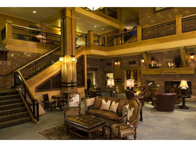 Picture of the Grand Summit Hotel Lobby