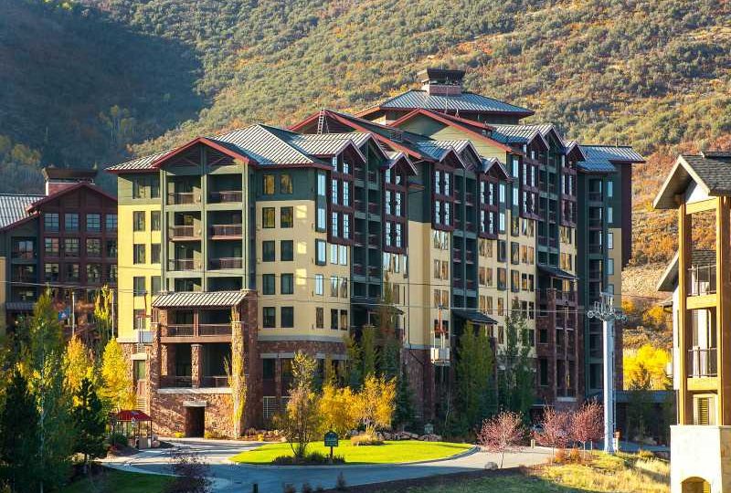 Grand Summit Hotel