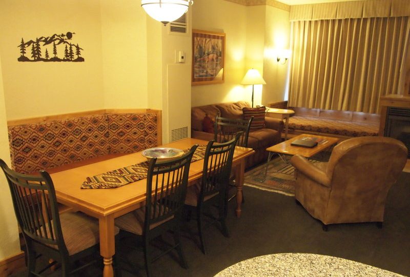 Picture of the dining room in Grand Summit Hotel 444