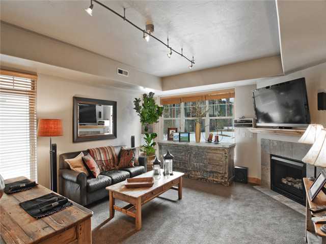 Living Room picture of Foxpoint at Redstone condo